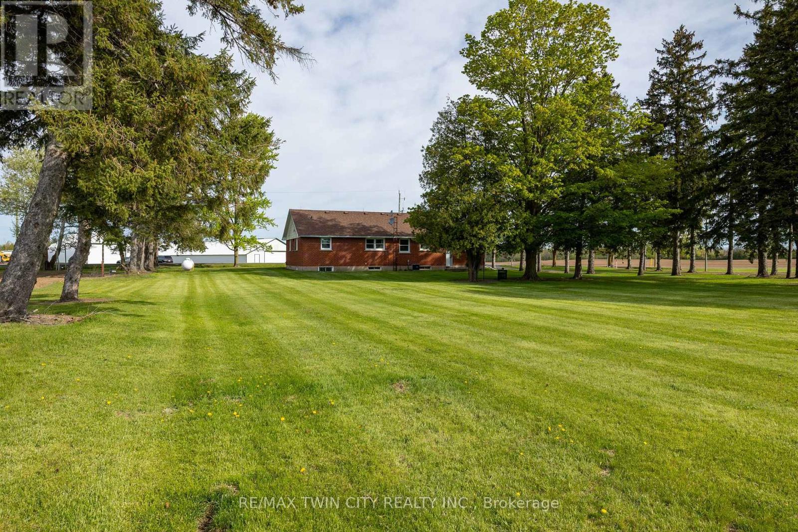 522 ELLIS AVENUE - 8