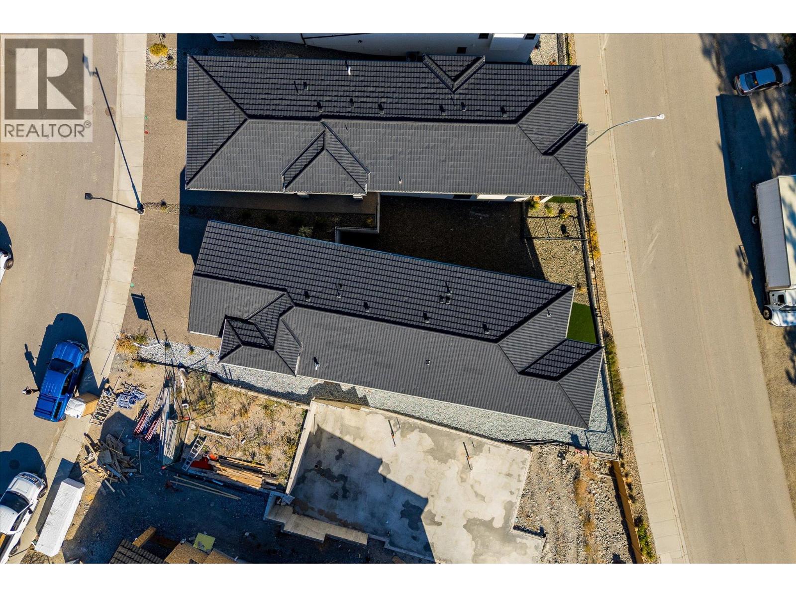 1675 HARBOUR VIEW Crescent - 53