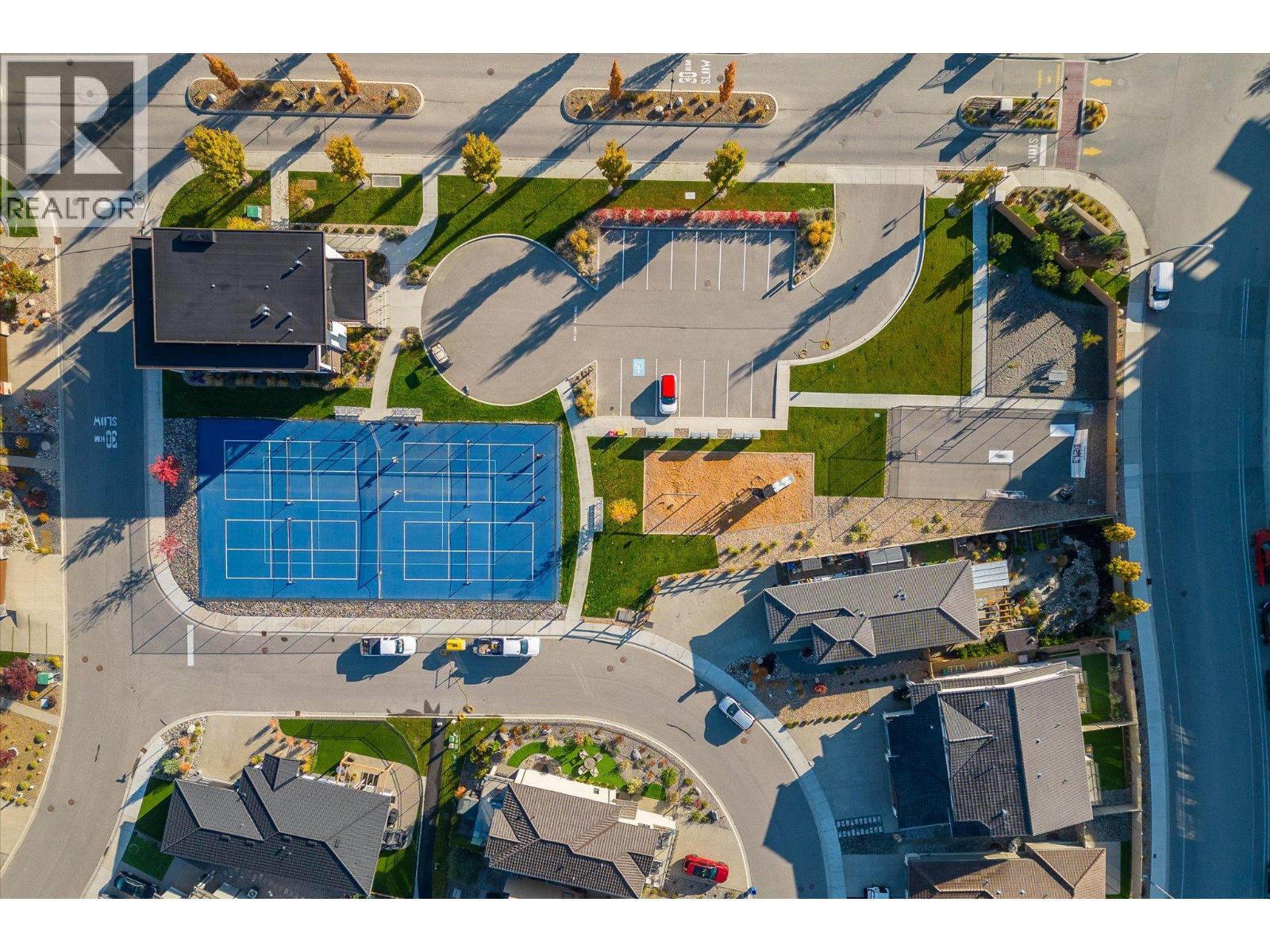 1675 HARBOUR VIEW Crescent - 72