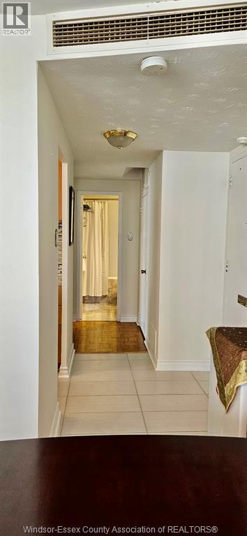 #1412 111 Riverside DRIVE East - 19