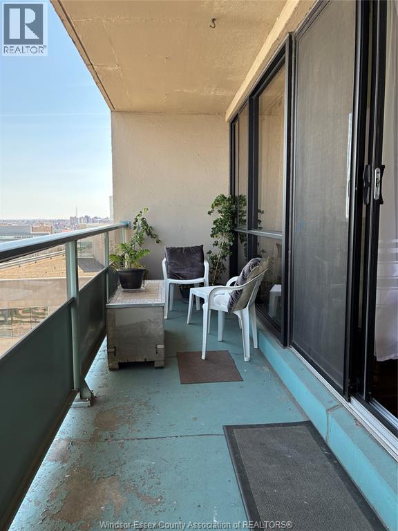 #1412 111 Riverside DRIVE East - 12