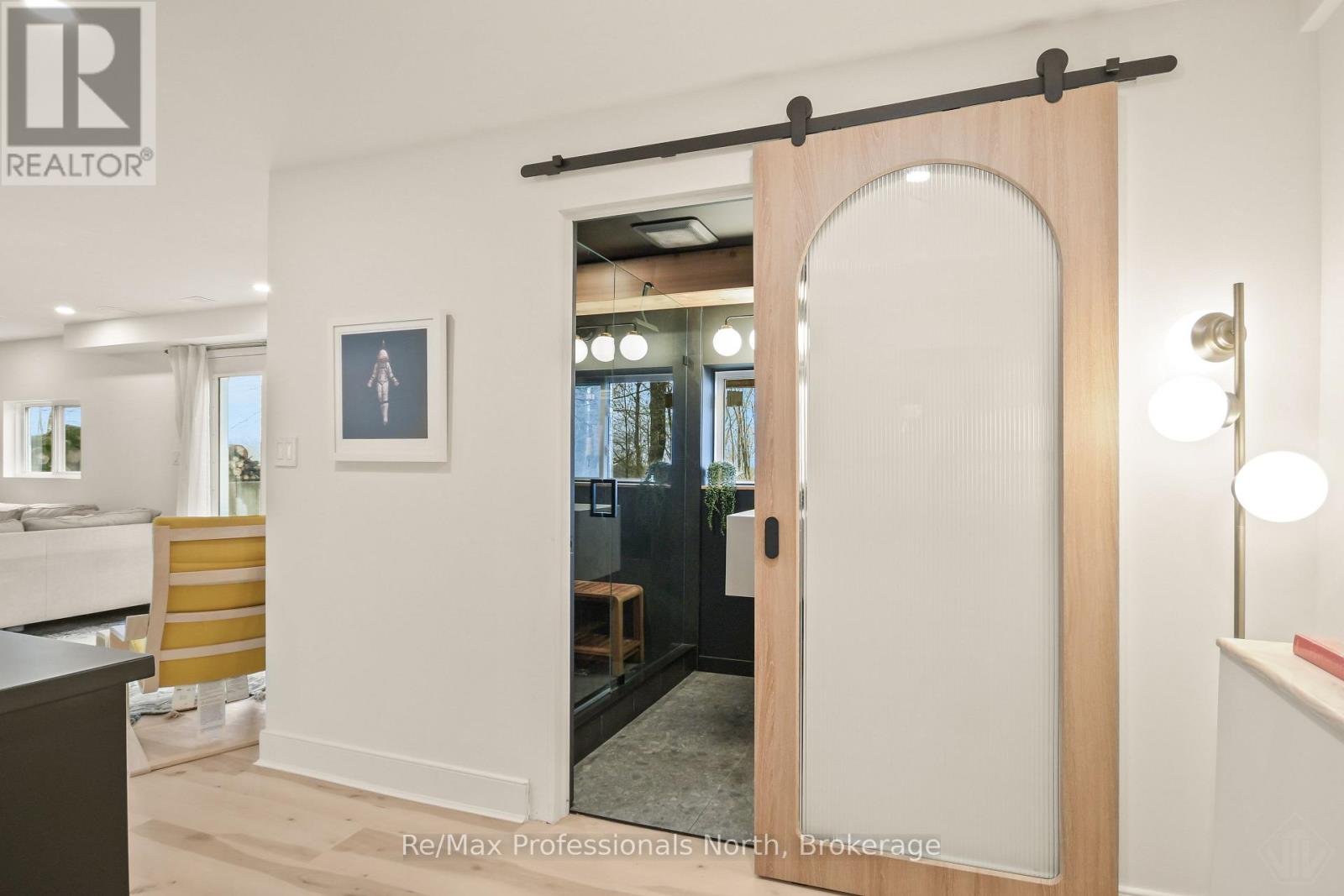 69 YONGE STREET S - 20