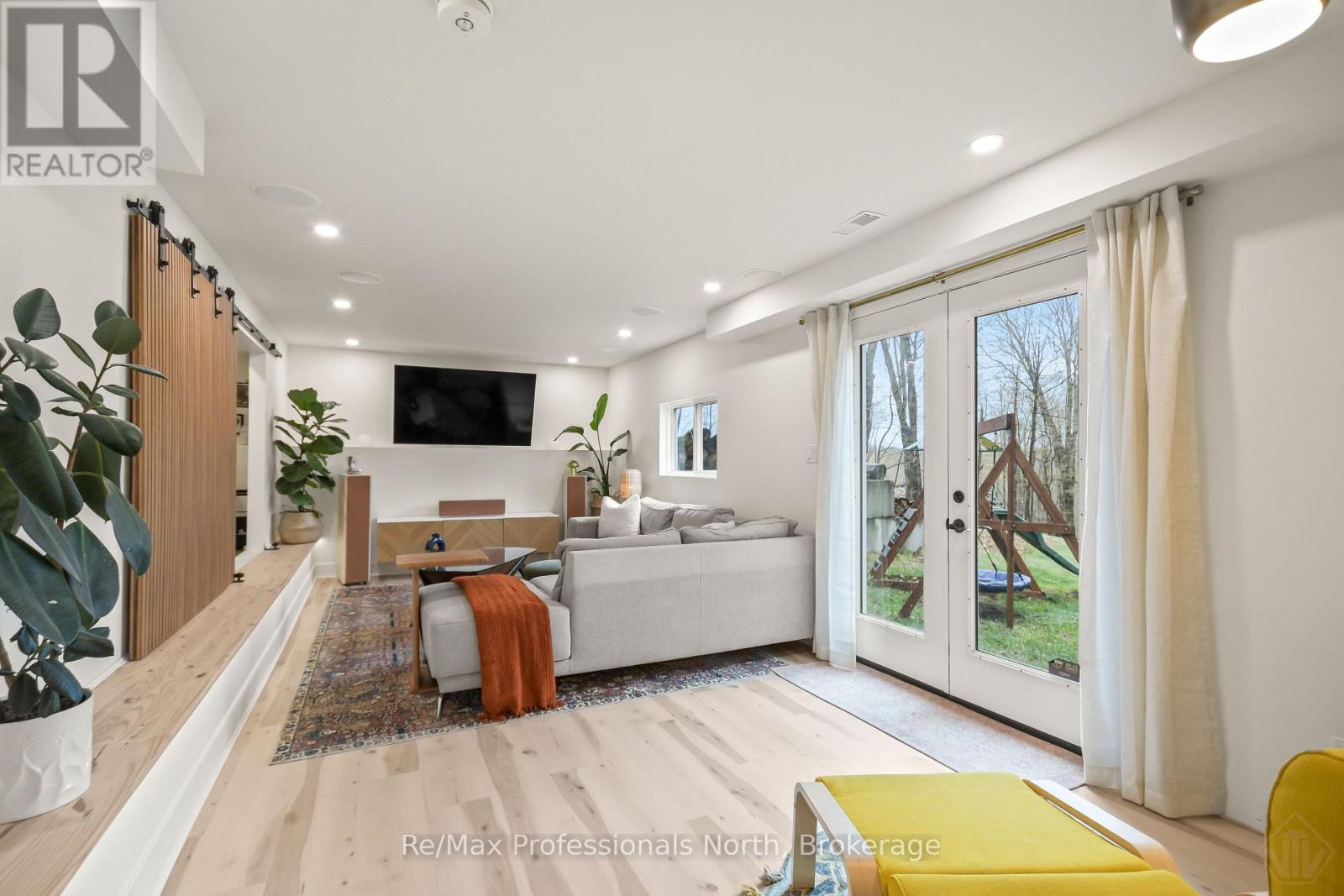 69 YONGE STREET S - 22