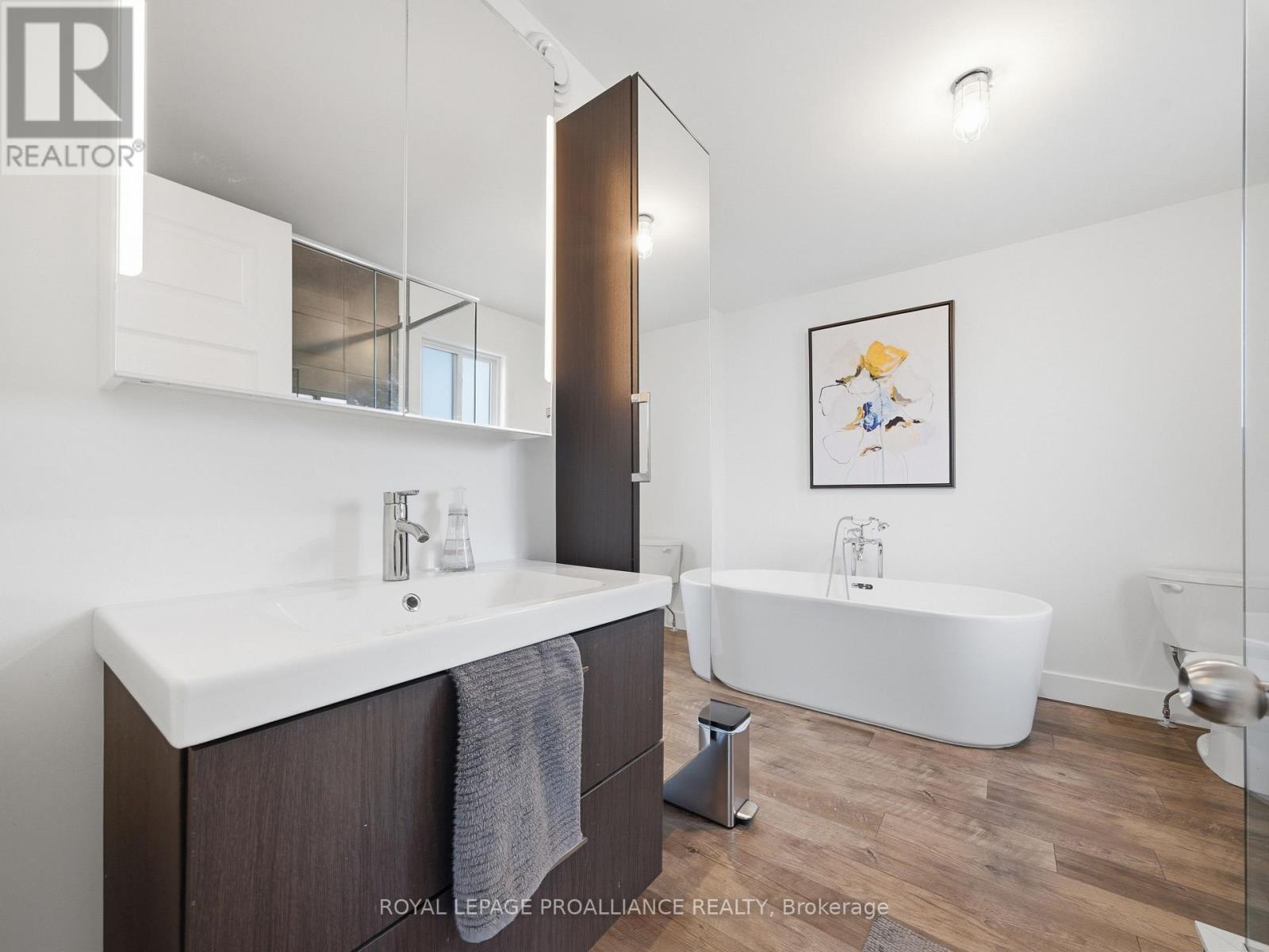 22 KEMPTON AVENUE - 22