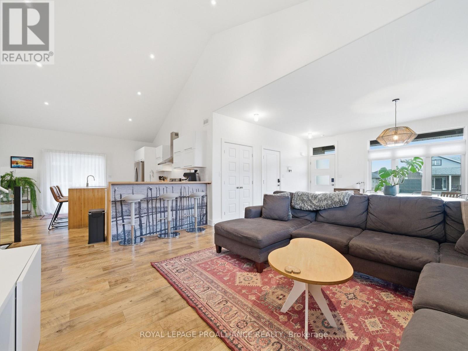 22 KEMPTON AVENUE - 11
