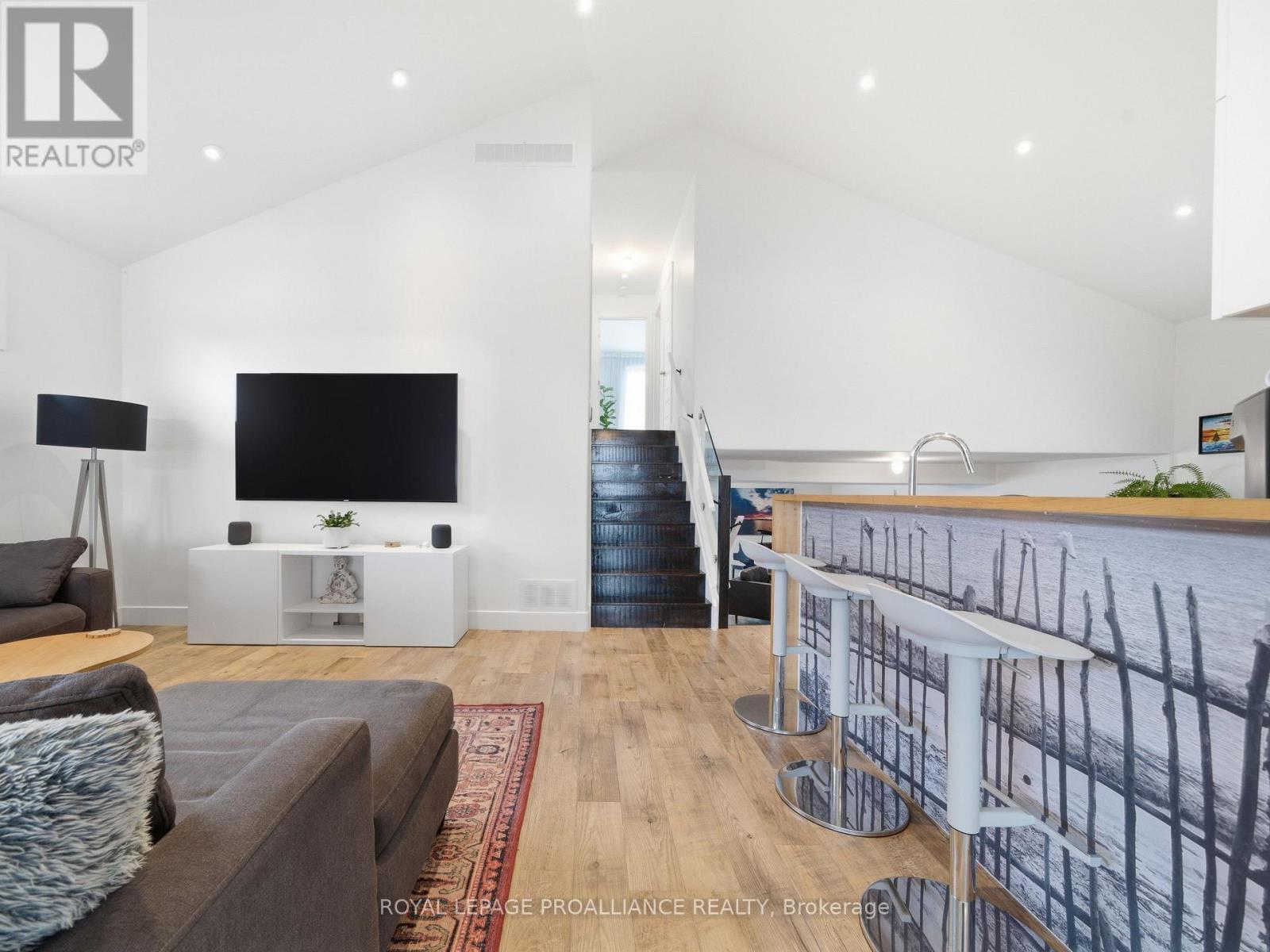 22 KEMPTON AVENUE - 9