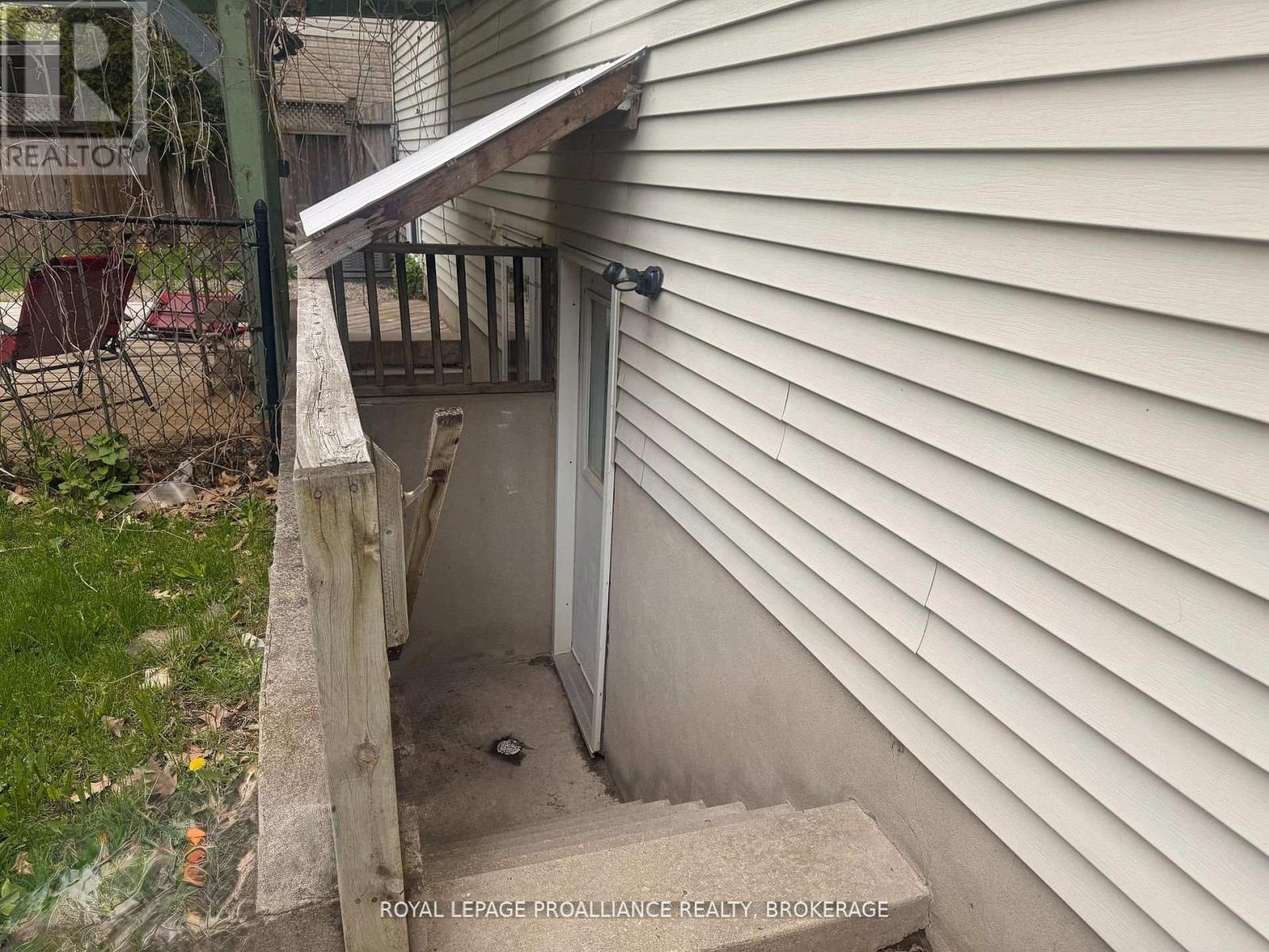 614 BARNSLEY CRESCENT - 18