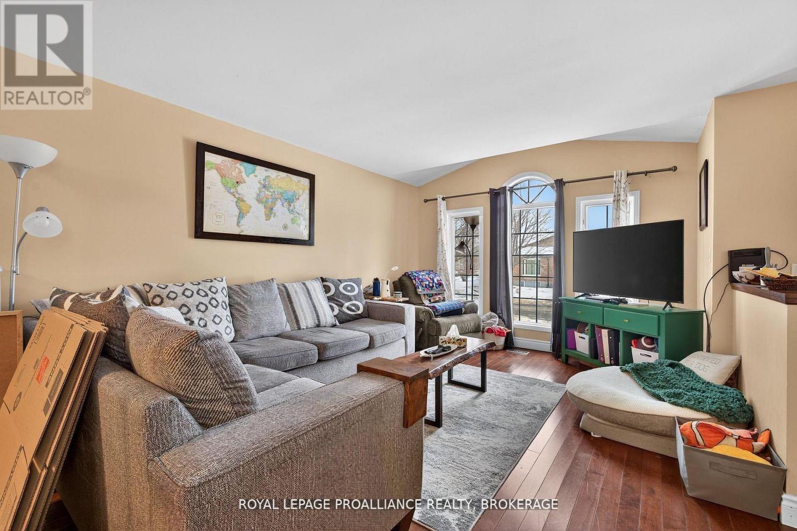 614 BARNSLEY CRESCENT - 8