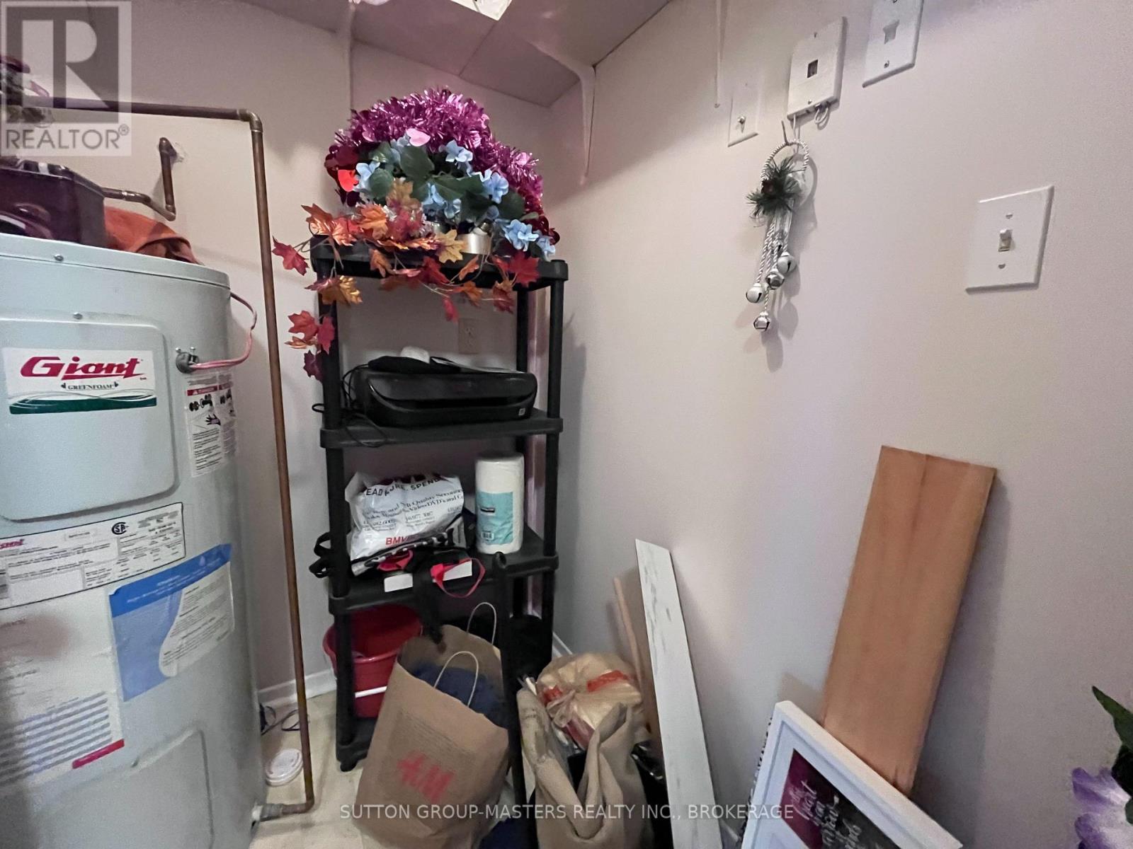 #208 310 KINGSDALE AVENUE - 26