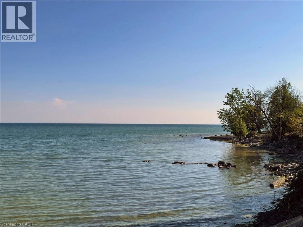 1323 LAKESHORE Road - 5