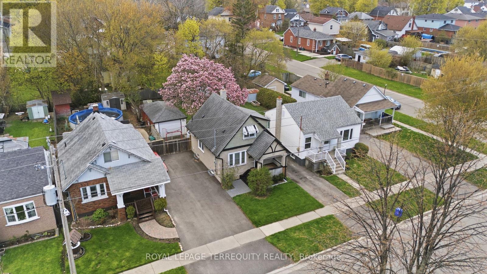 253 OSHAWA BOULEVARD S - 1