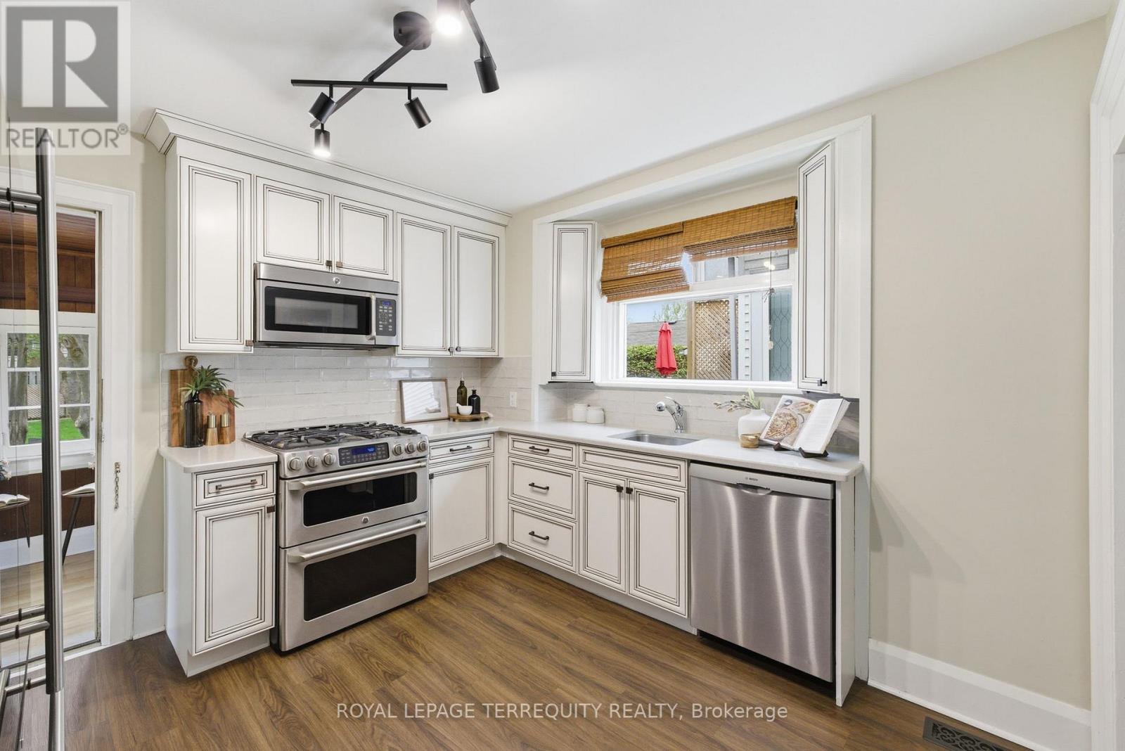 253 OSHAWA BOULEVARD S - 19