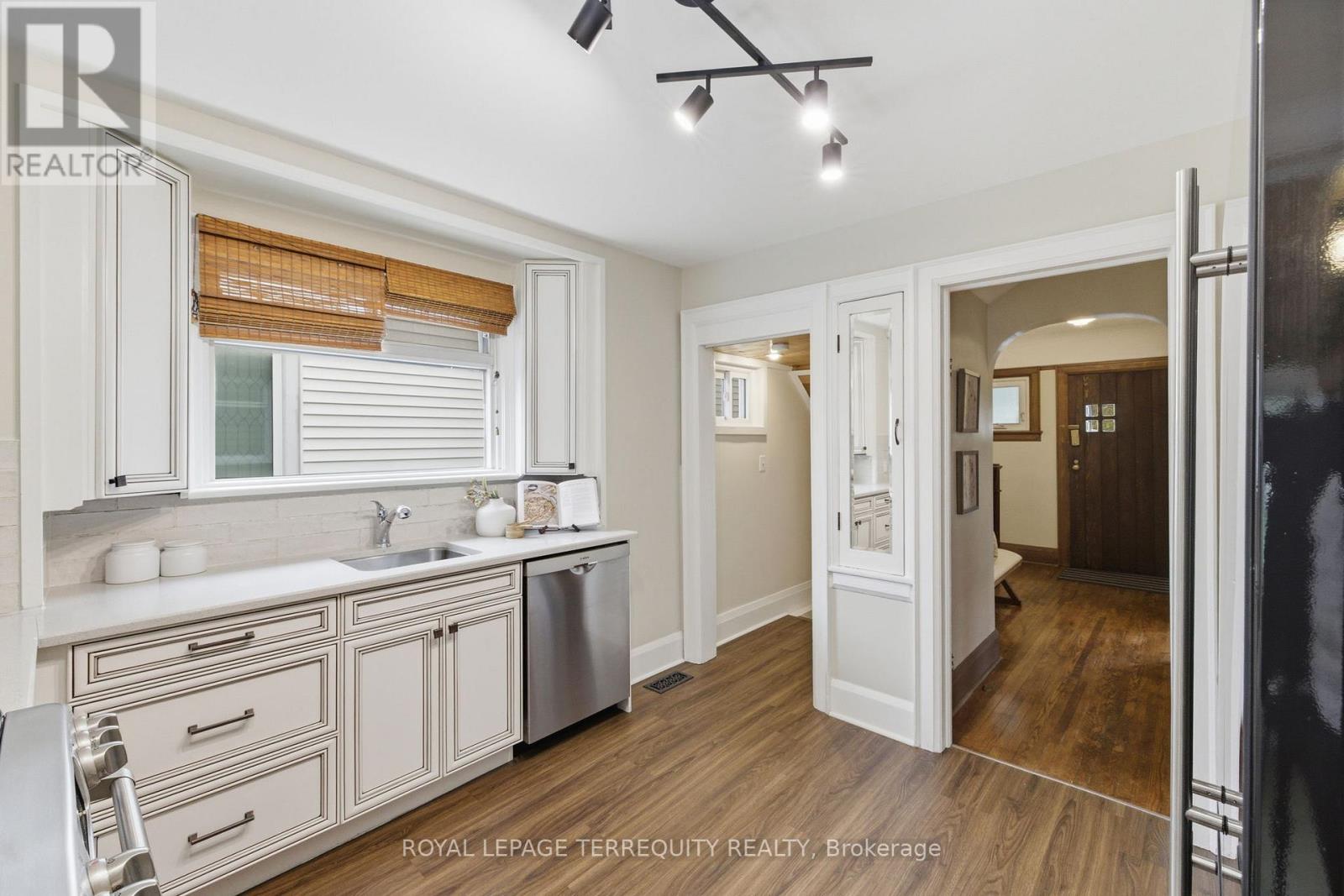 253 OSHAWA BOULEVARD S - 20