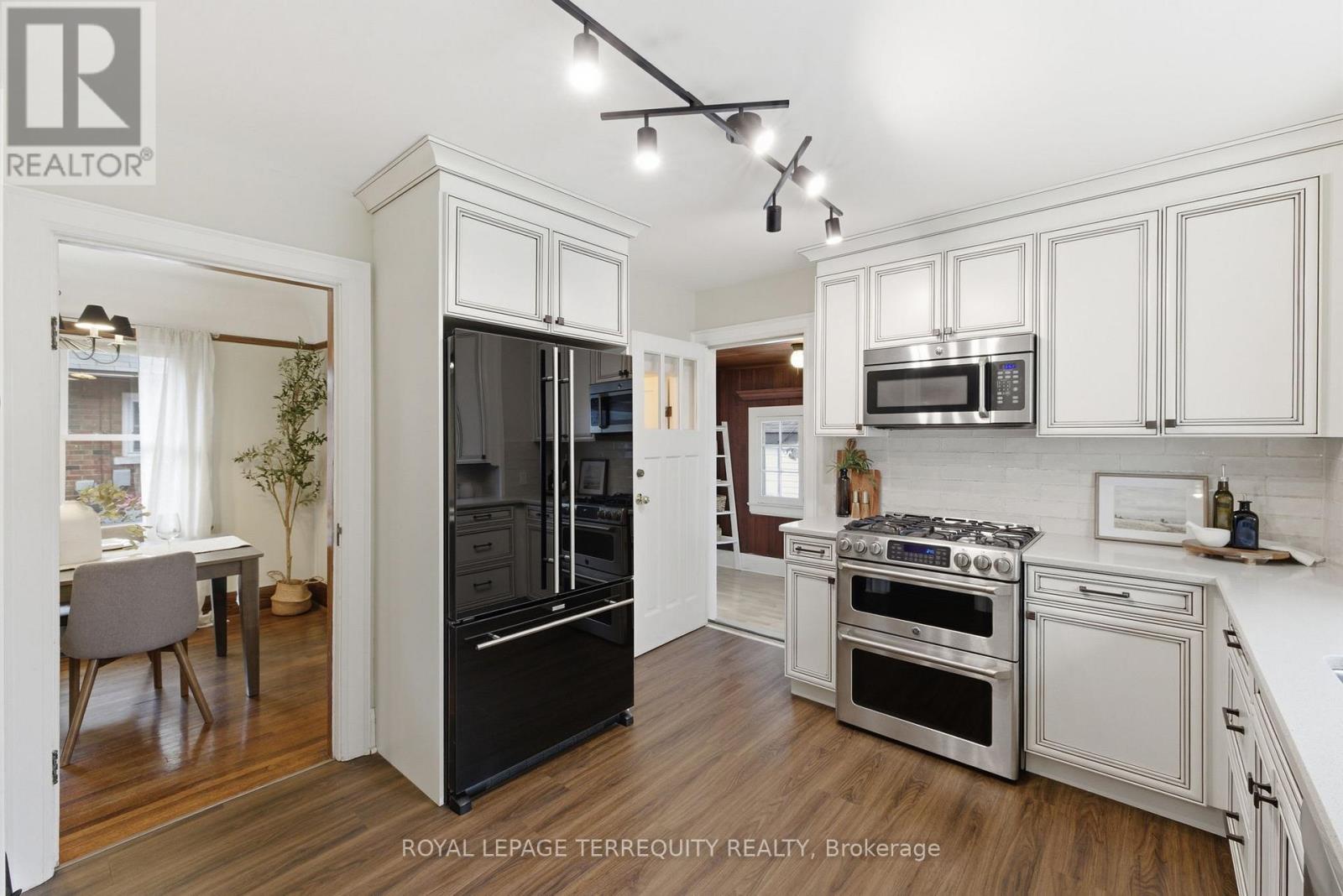 253 OSHAWA BOULEVARD S - 21
