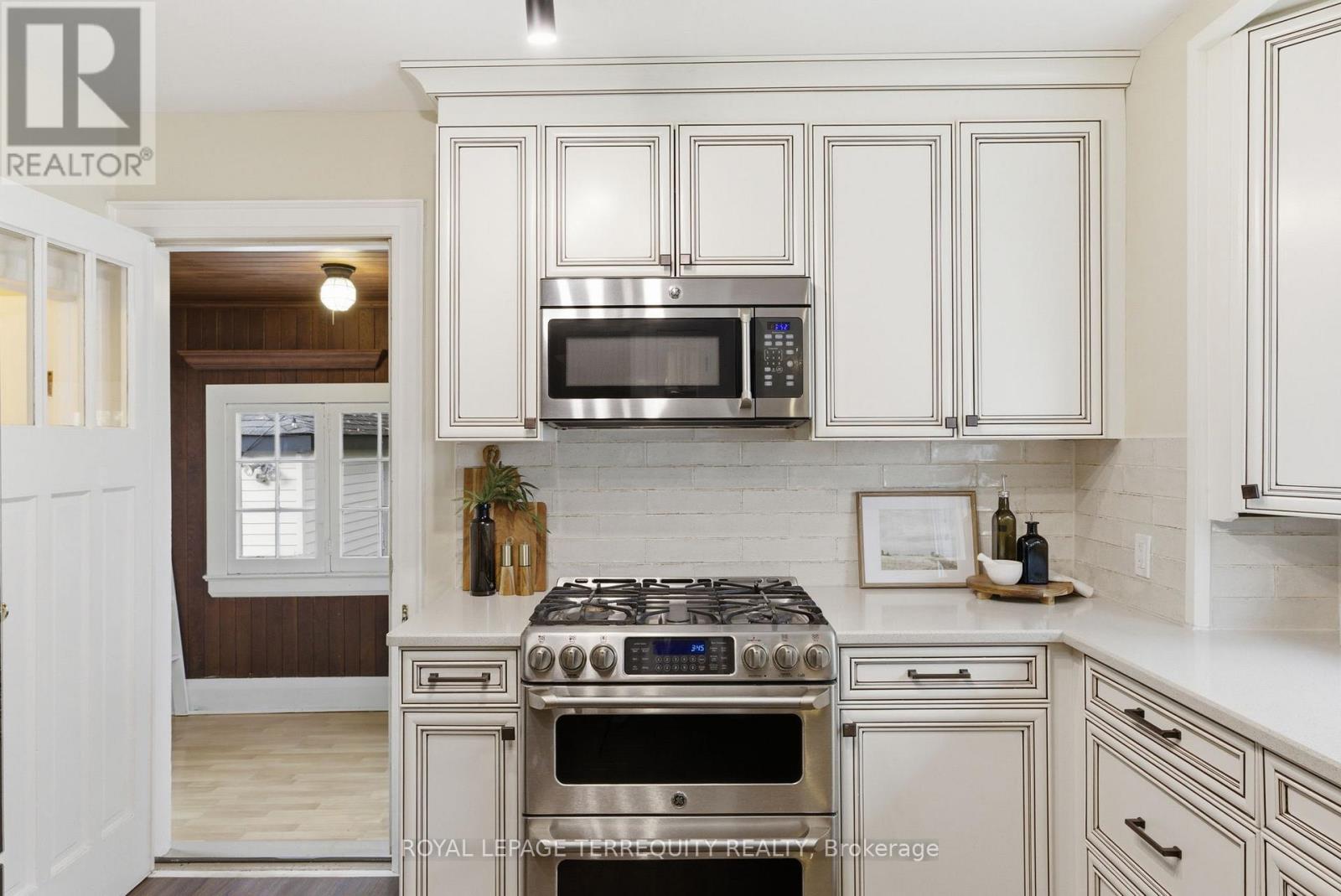 253 OSHAWA BOULEVARD S - 23