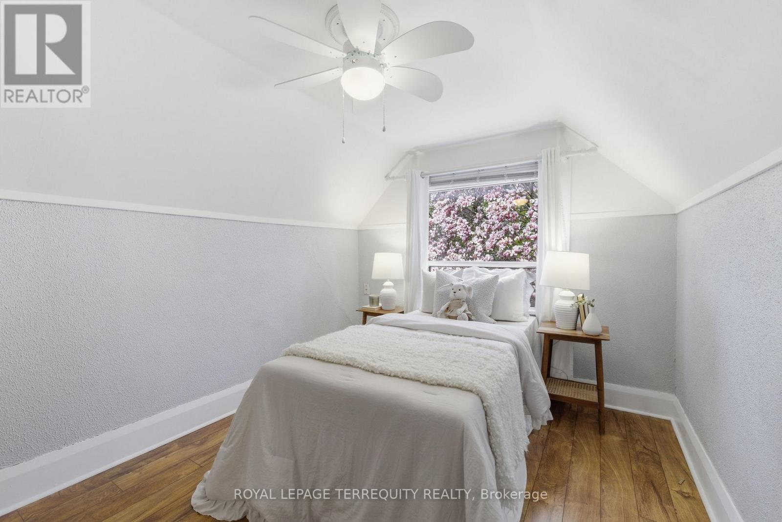 253 OSHAWA BOULEVARD S - 33