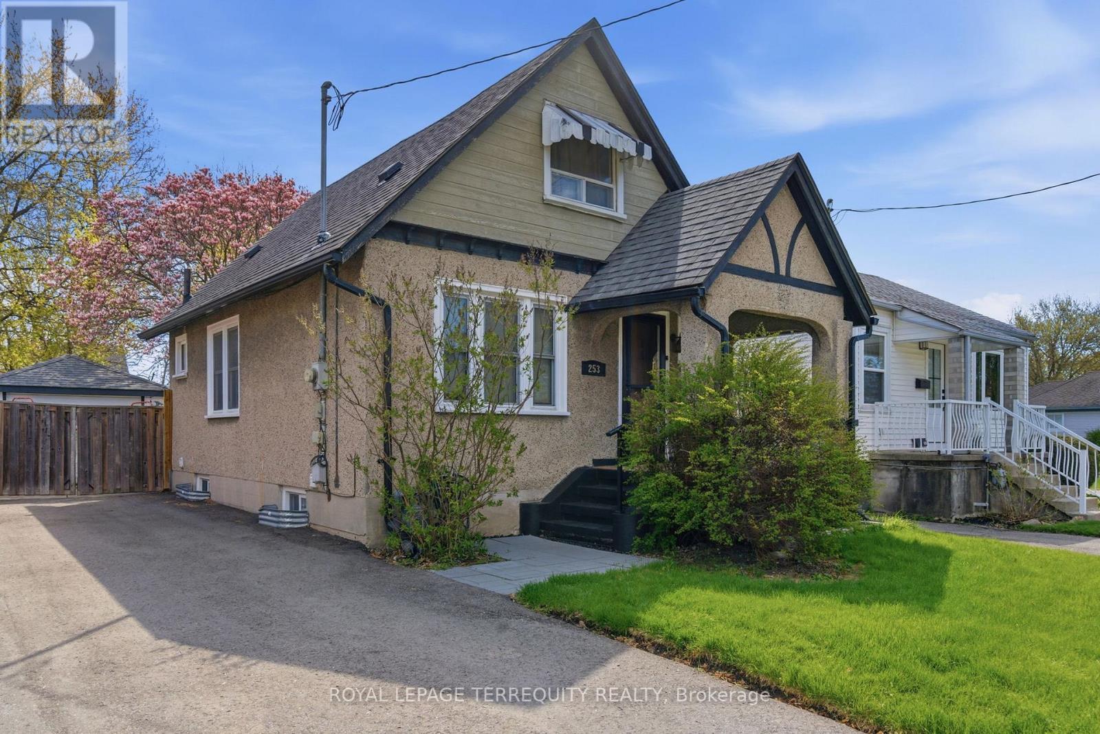 253 OSHAWA BOULEVARD S - 7