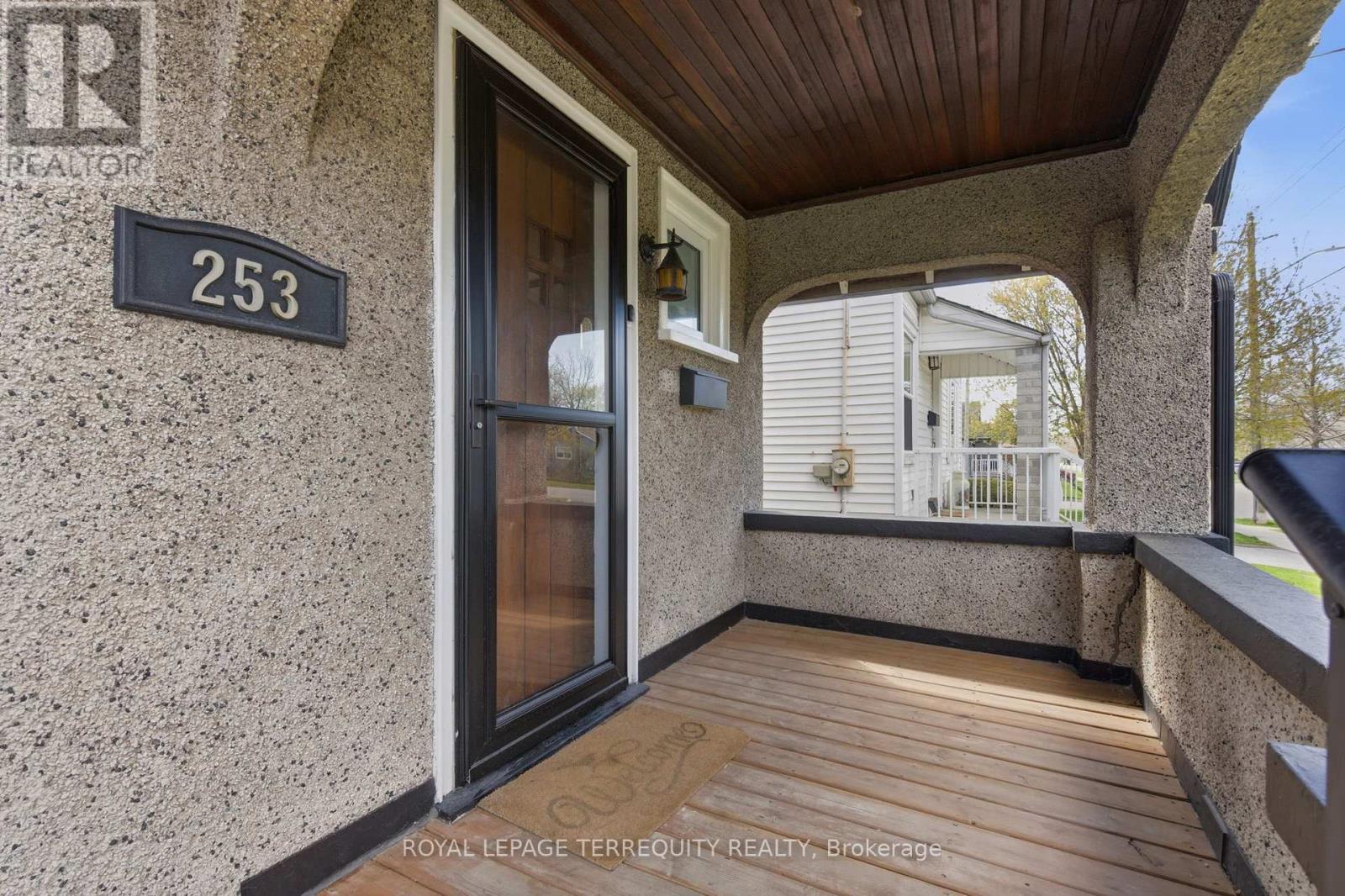 253 OSHAWA BOULEVARD S - 9