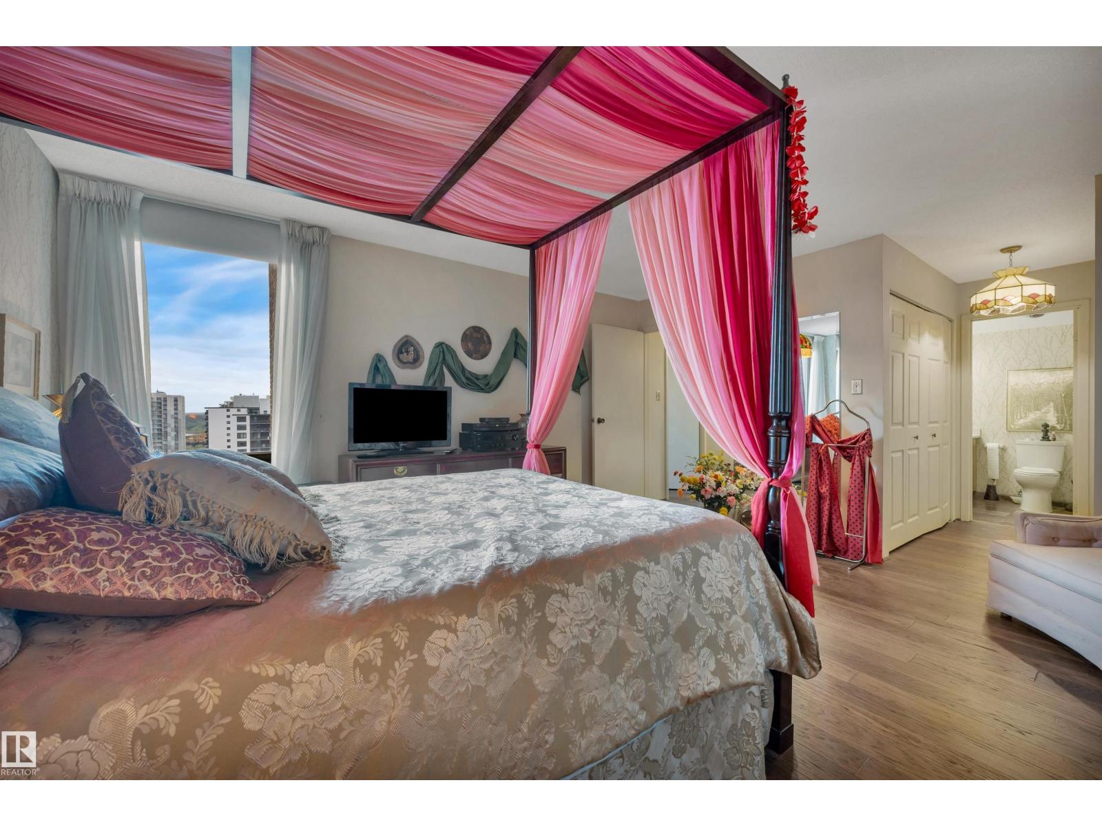 #1603 10025 113 ST NW - 33