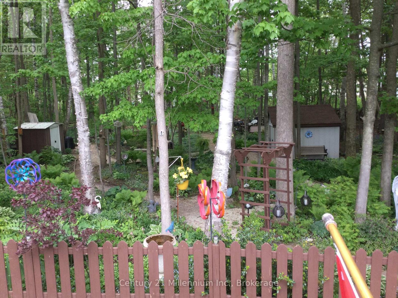 15 BRILLINGER DRIVE - 36