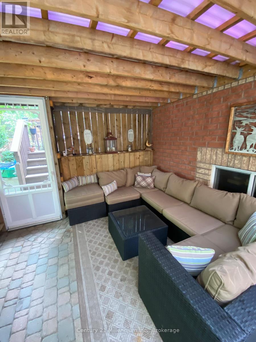 15 BRILLINGER DRIVE - 31