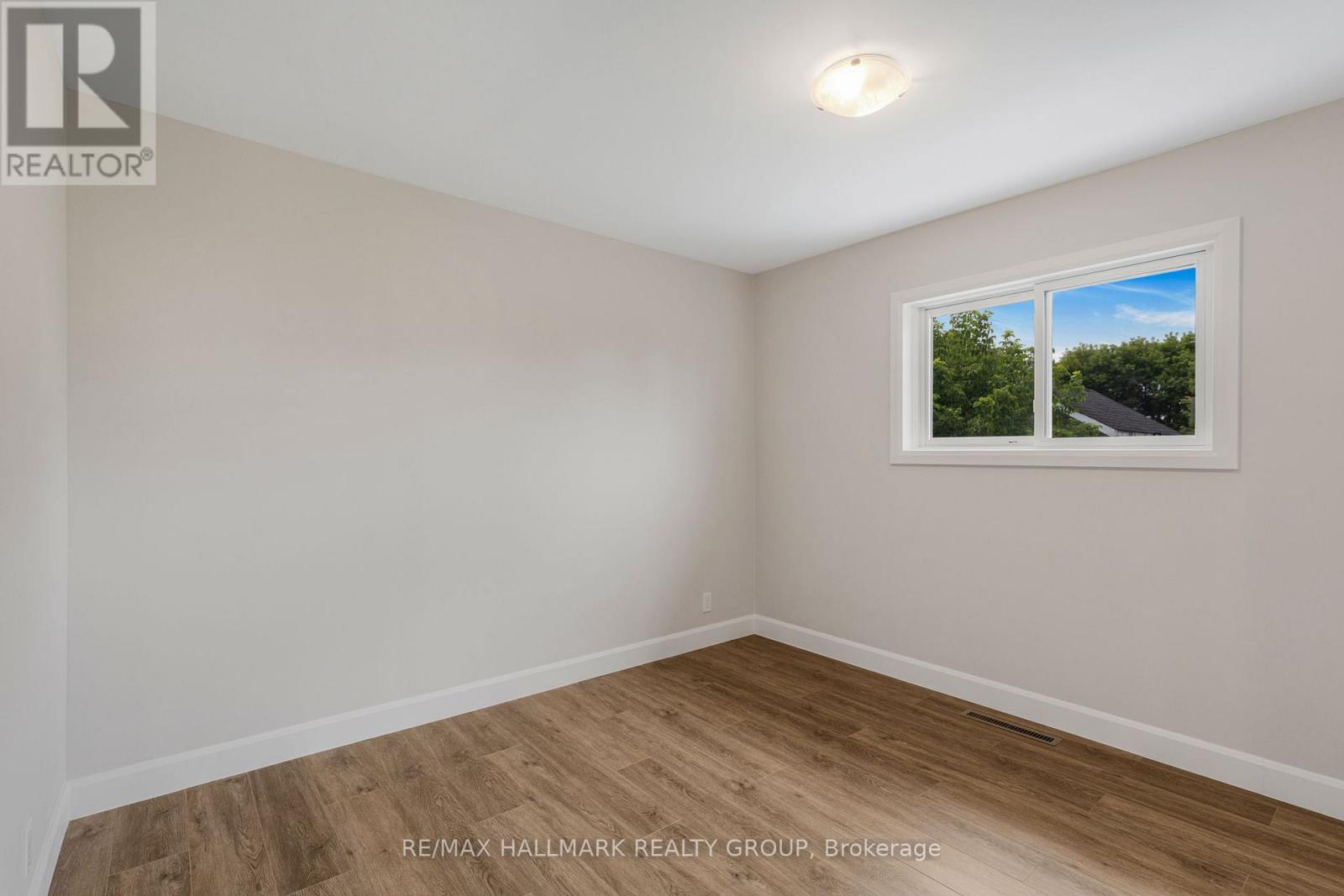 3900 CHAMPLAIN ROAD - 20