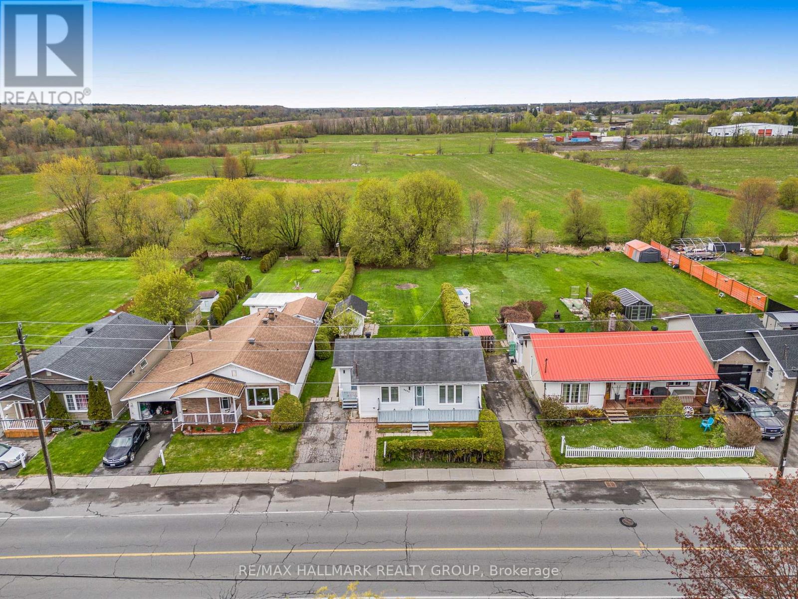3900 CHAMPLAIN ROAD - 27