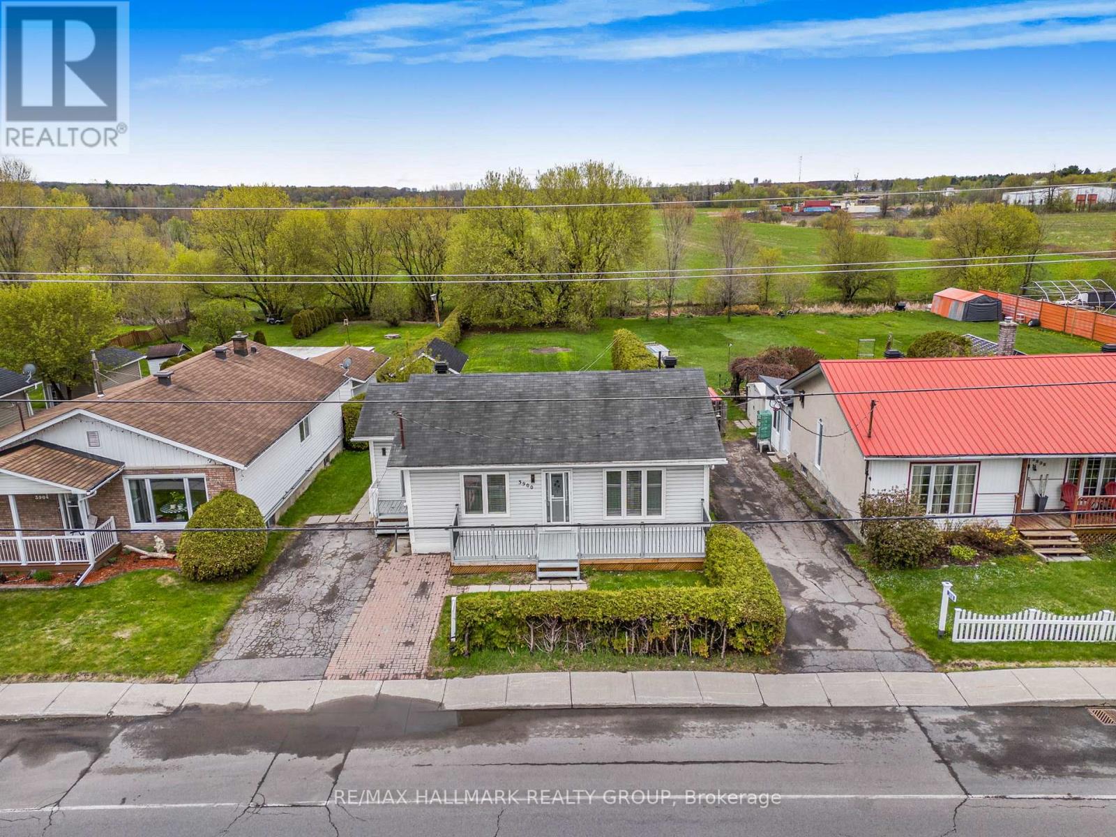 3900 CHAMPLAIN ROAD - 26