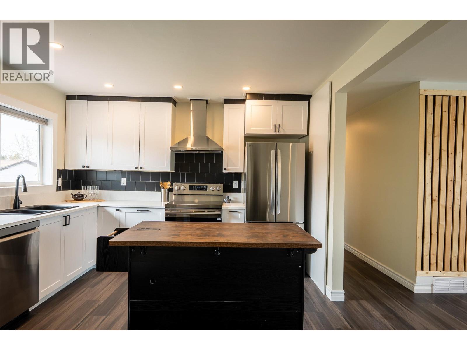 8835 103A AVENUE - 6