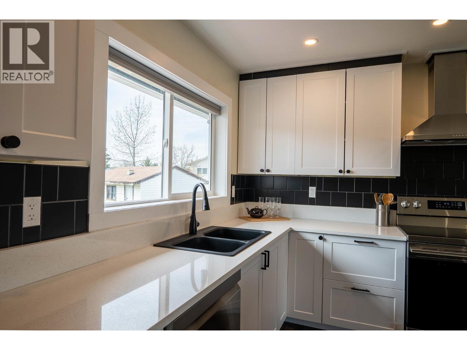 8835 103A AVENUE - 7