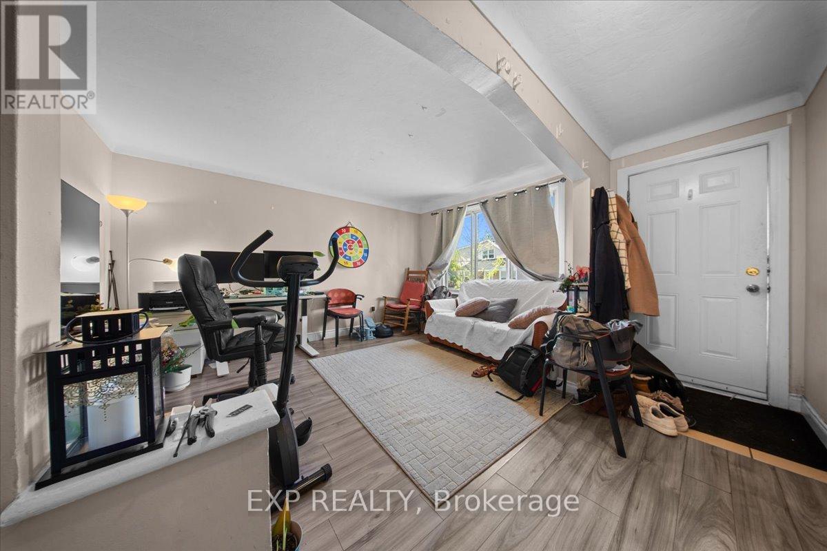 208 MONTFORT STREET - 13