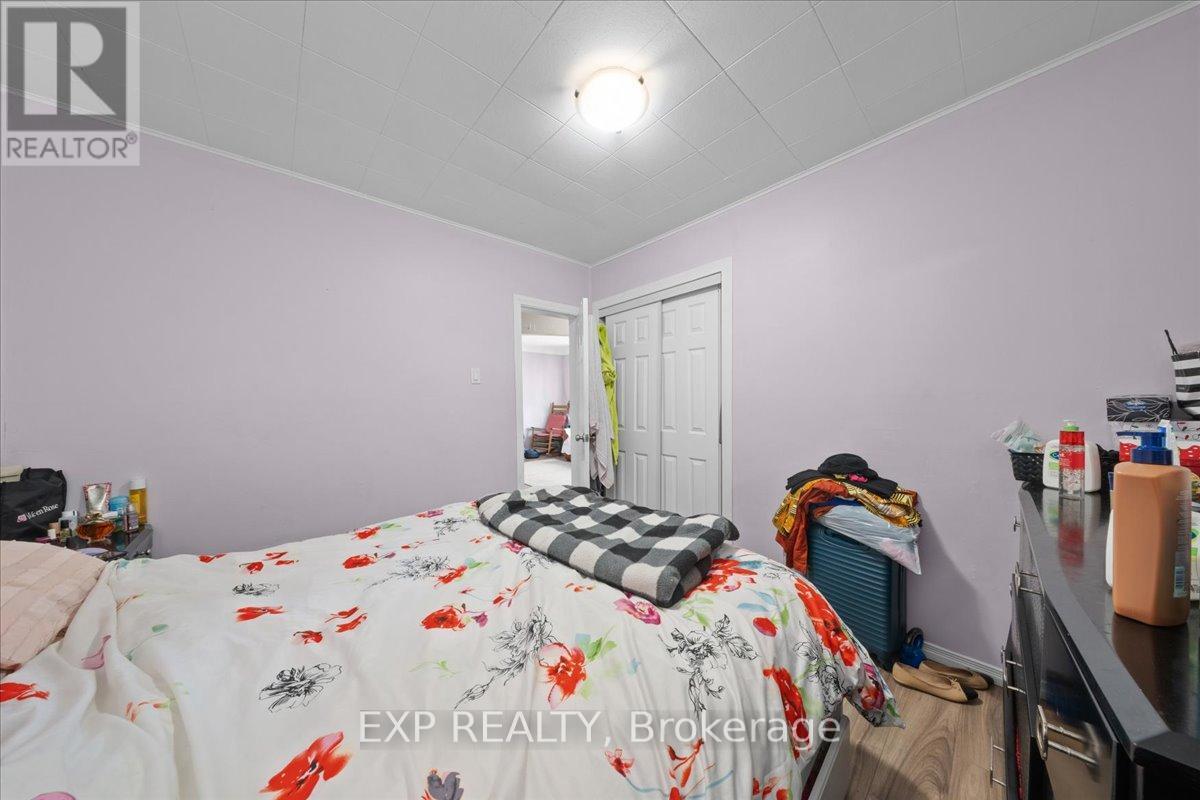 208 MONTFORT STREET - 20