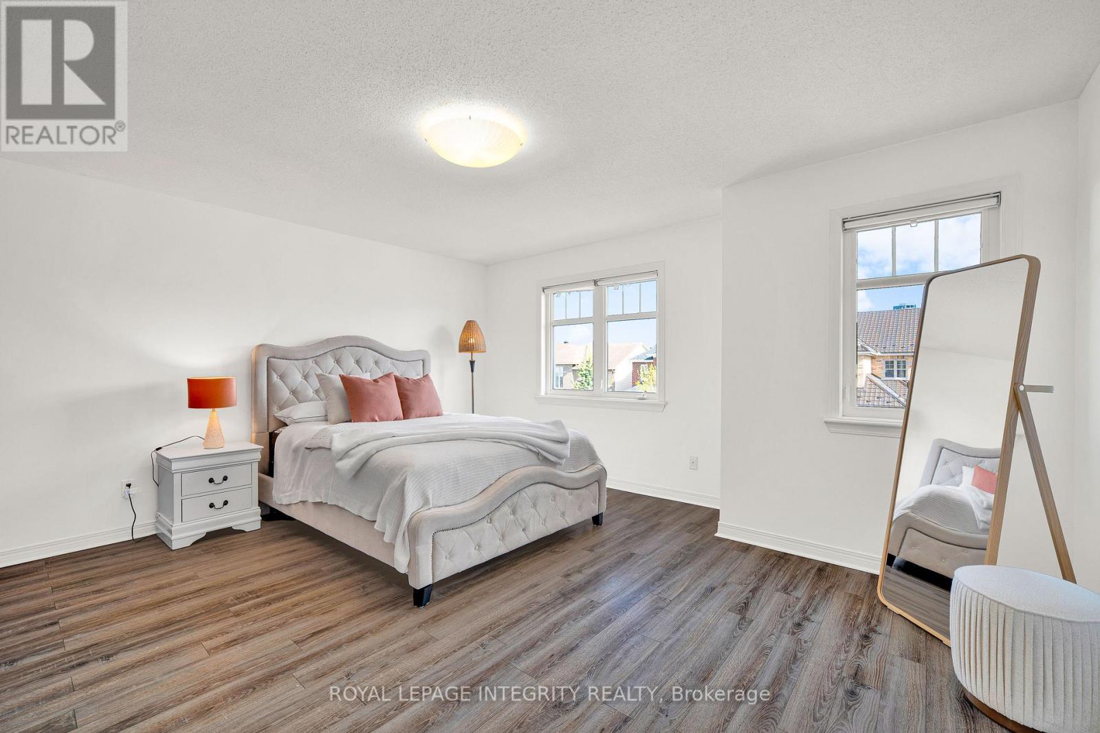 154 RODEO DRIVE - 33