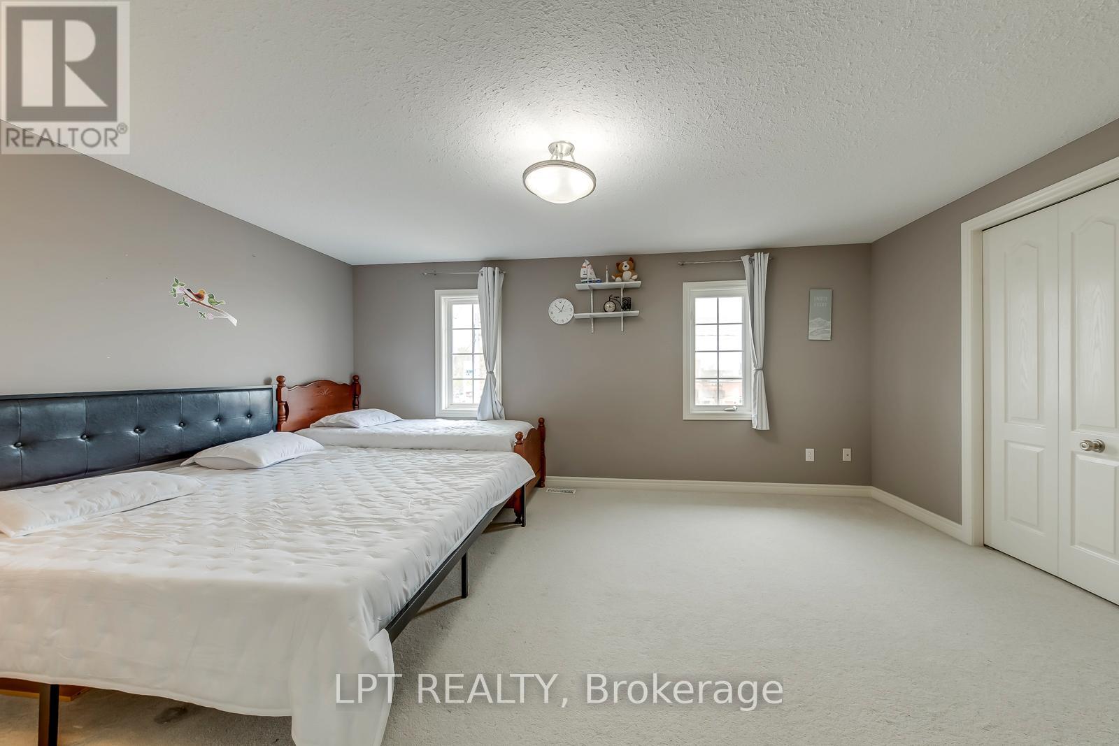 #6 10 FALLOWFIELD DRIVE - 22