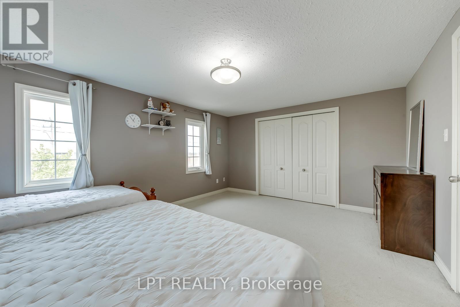 #6 10 FALLOWFIELD DRIVE - 25