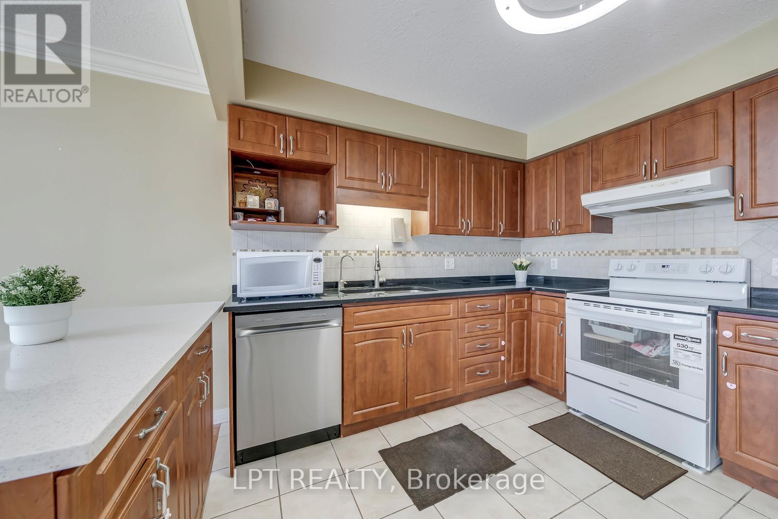 #6 10 FALLOWFIELD DRIVE - 9