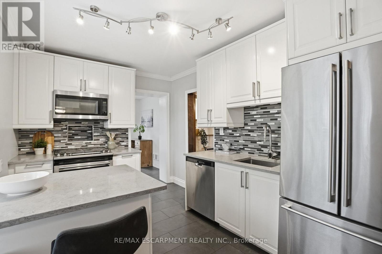 230 BEACH BOULEVARD - 10