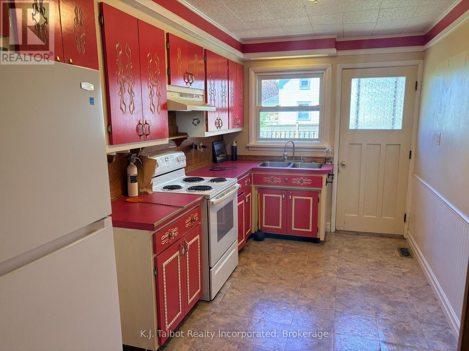 103 BRUCE STREET E - 16