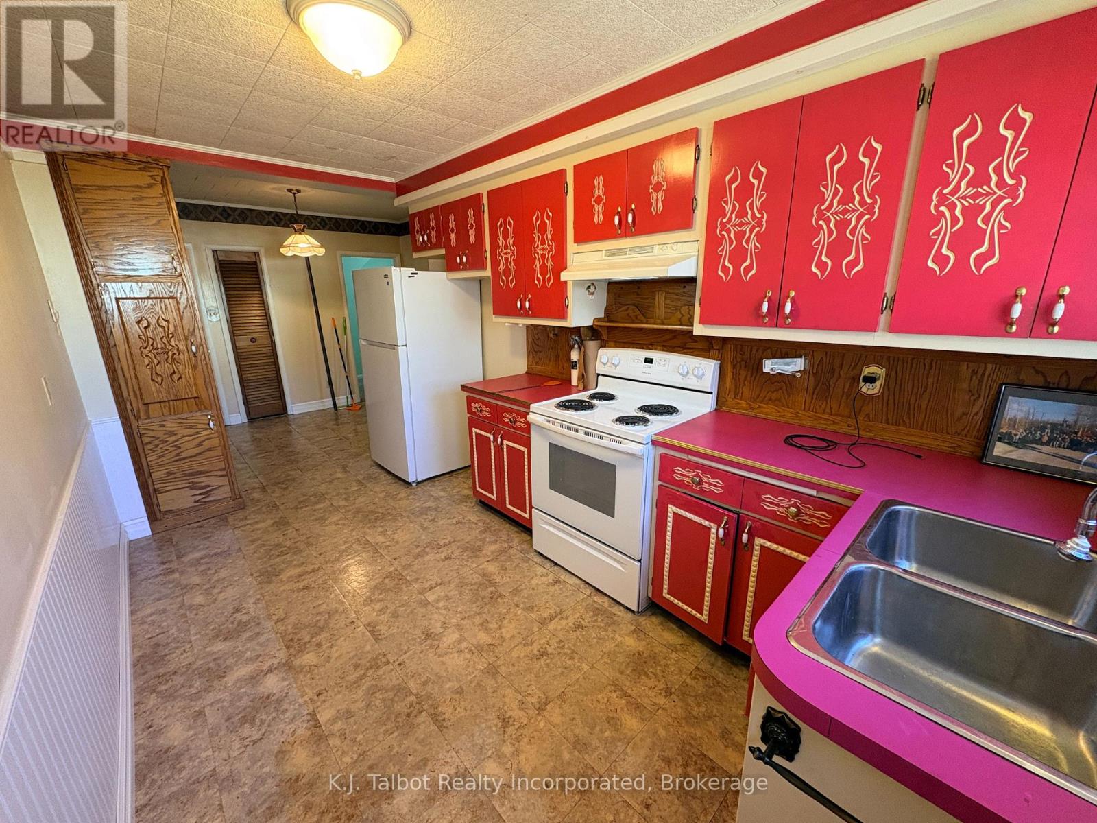 103 BRUCE STREET E - 17