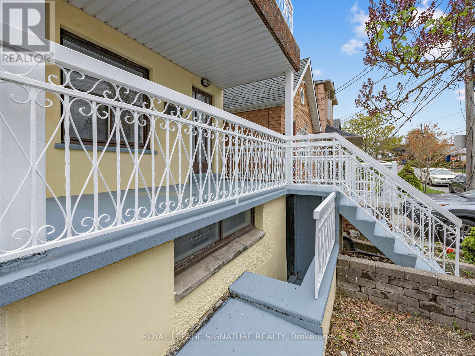 1157 ROSELAWN AVENUE - 33
