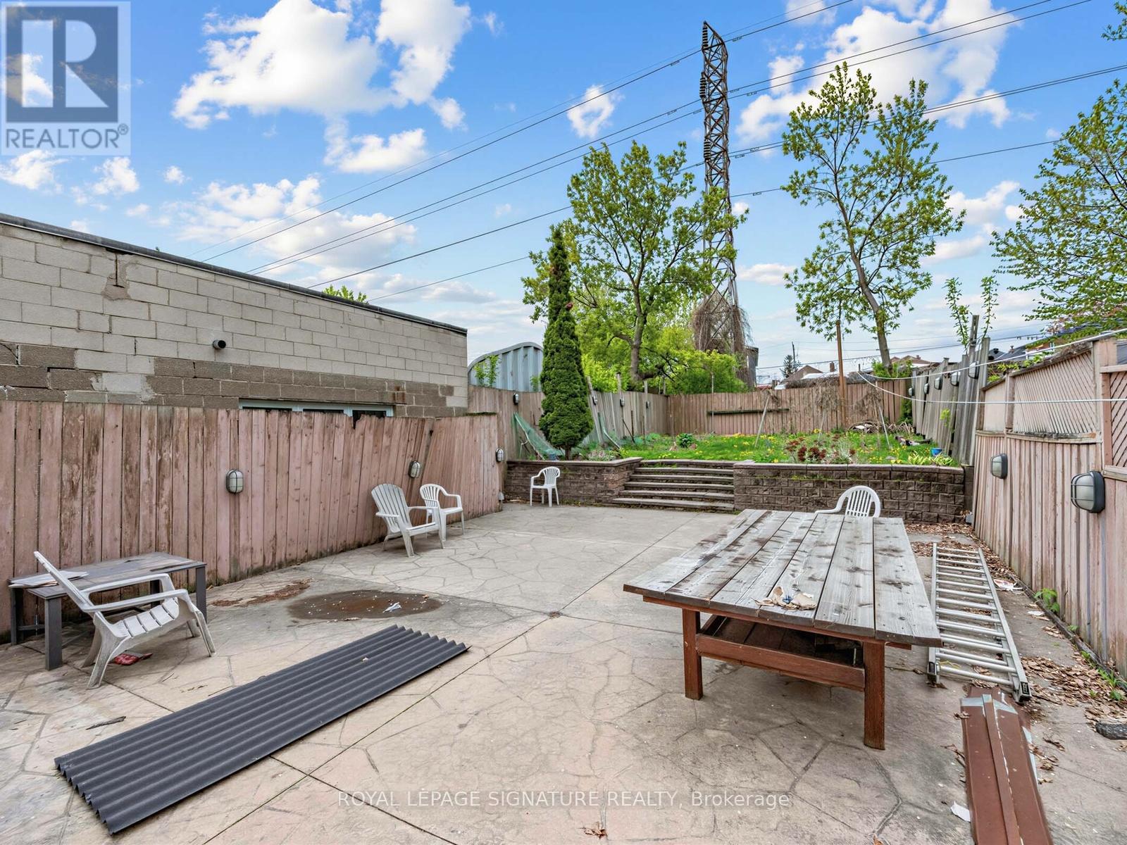 1157 ROSELAWN AVENUE - 34
