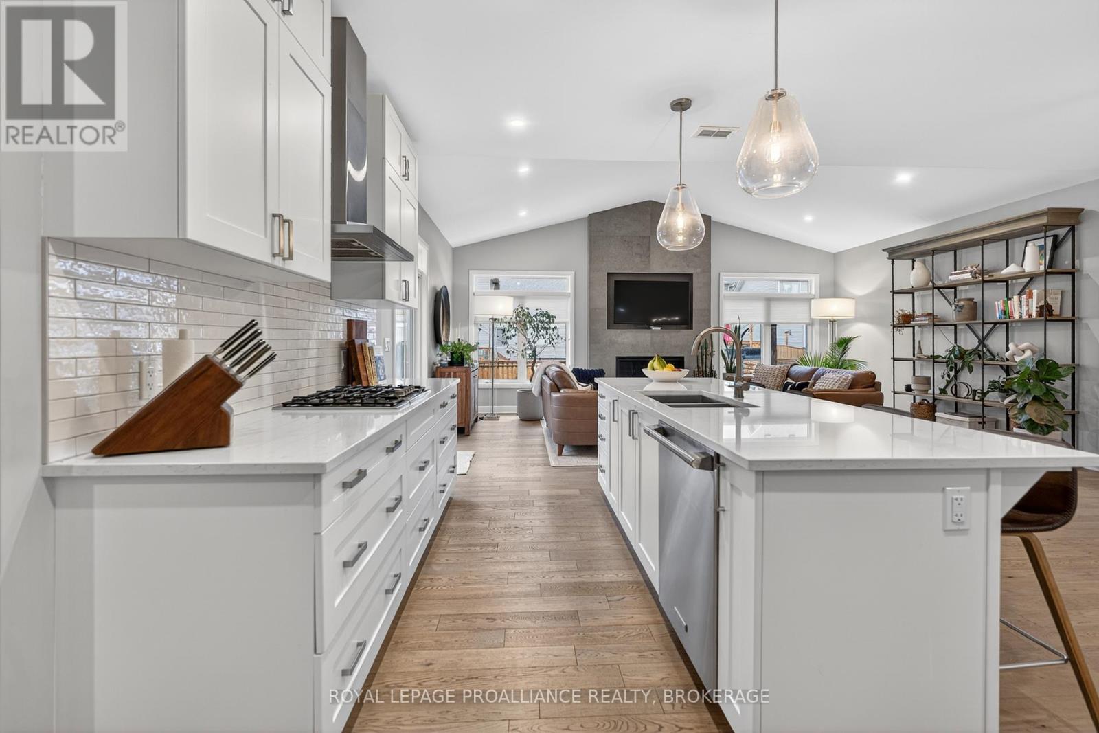 828 CELESTE DRIVE - 14