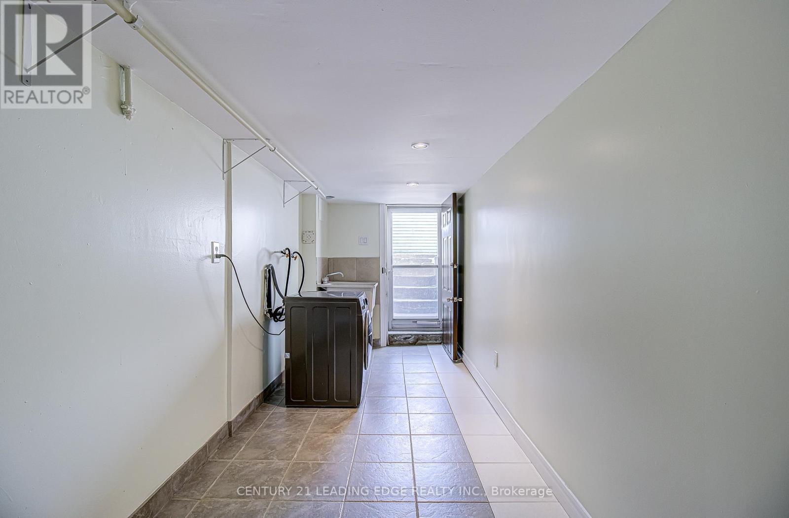 106 PARKMOUNT ROAD - 29