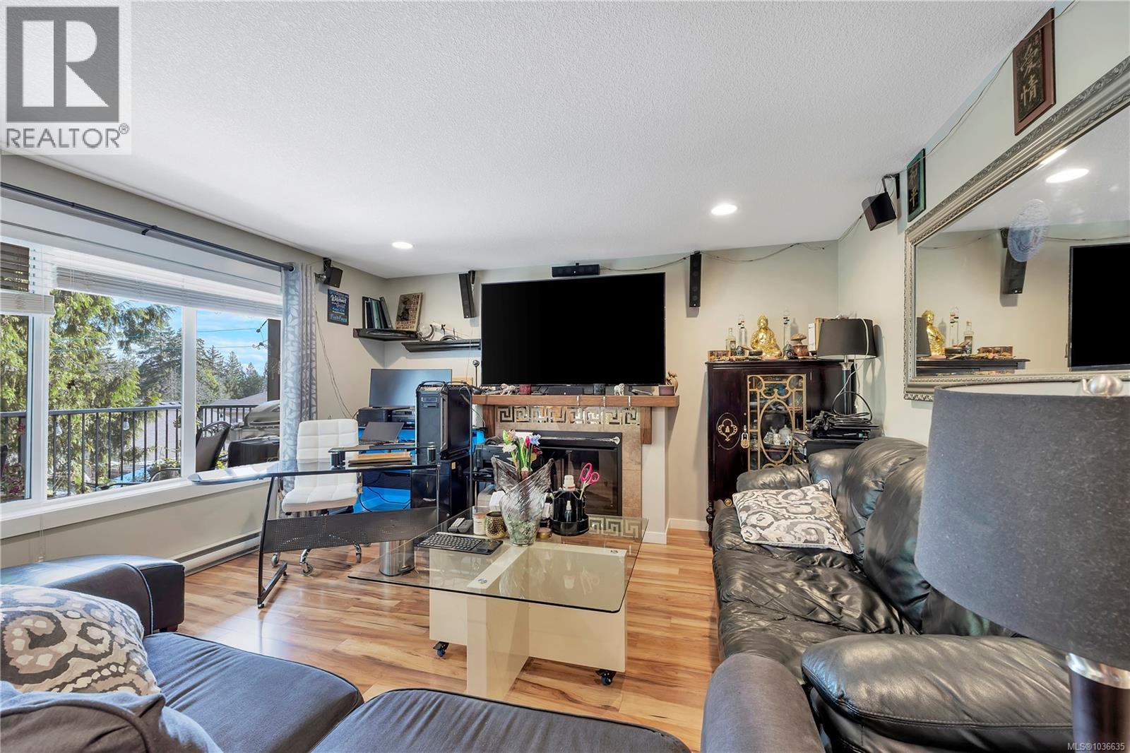 1054 Southwood Dr - Image 2