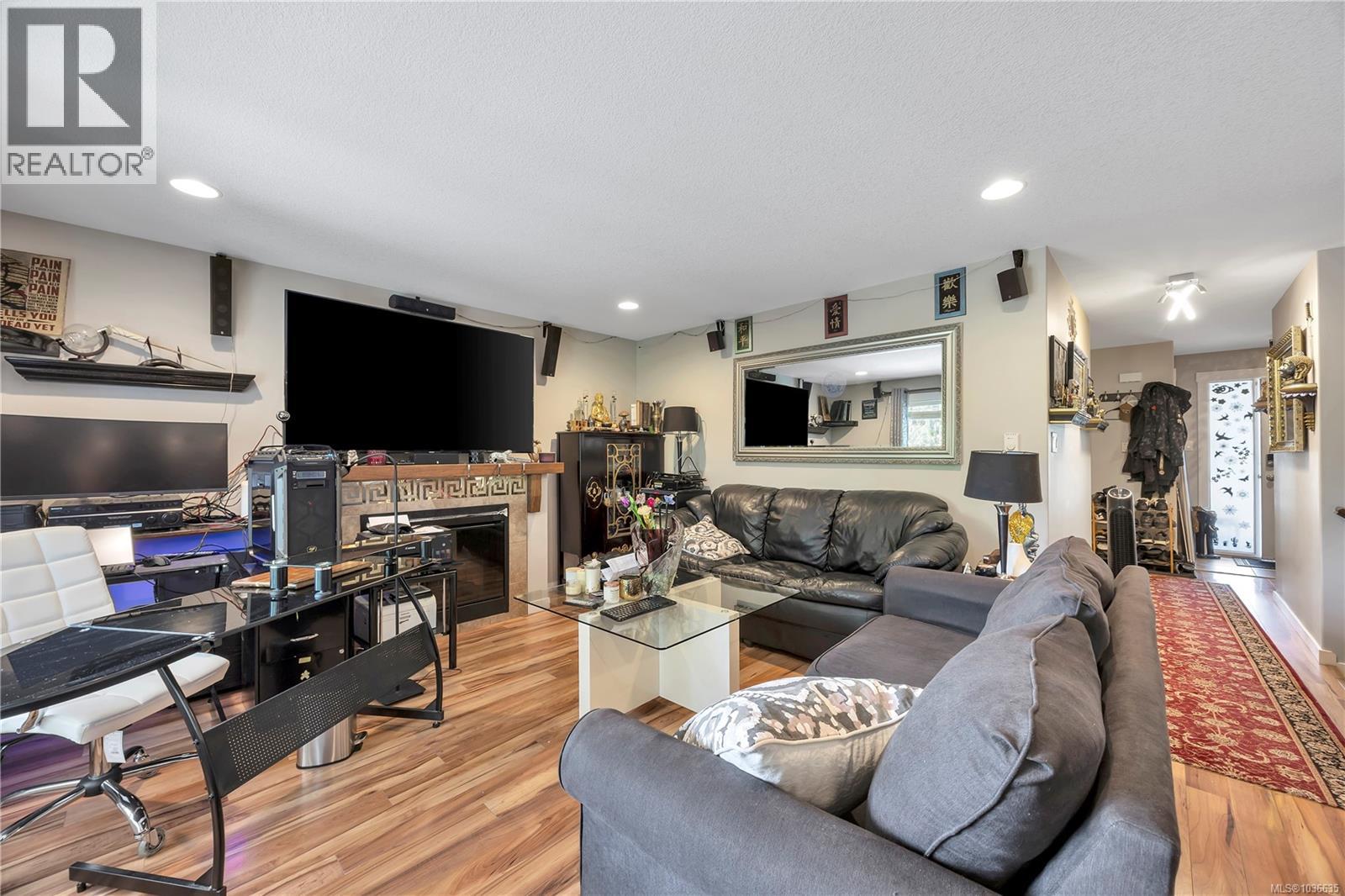 1054 Southwood Dr - Image 3
