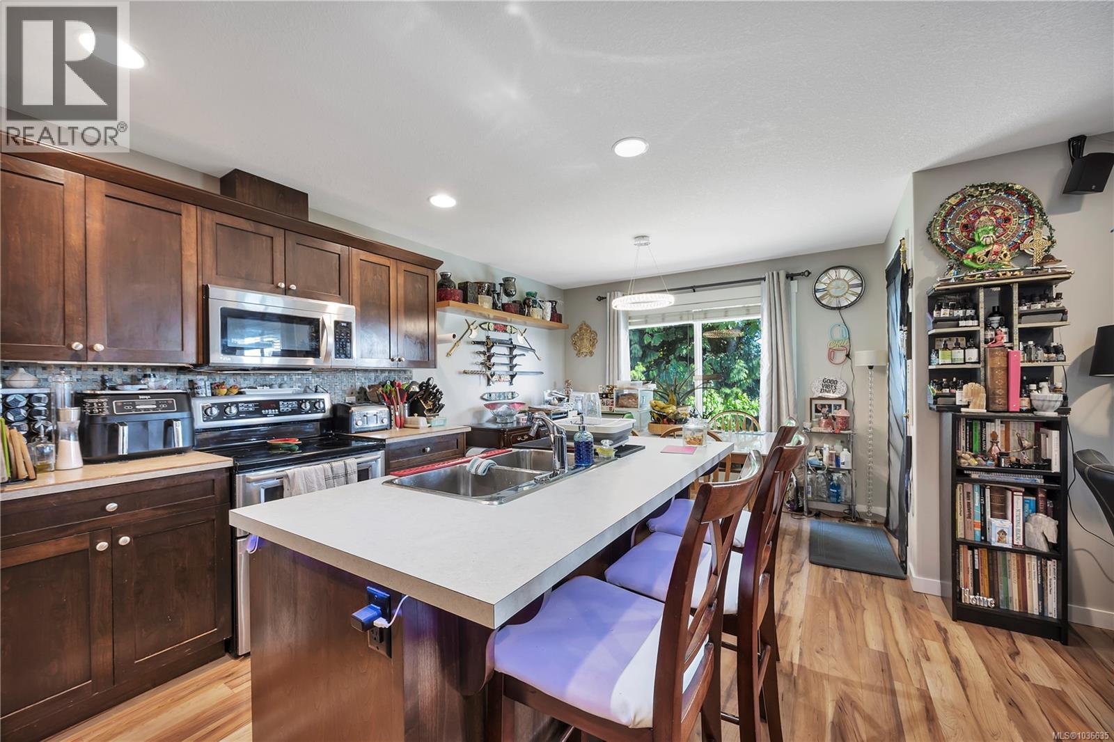 1054 Southwood Dr - 4