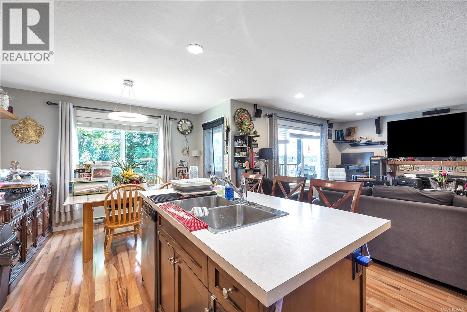 1054 Southwood Dr - 5
