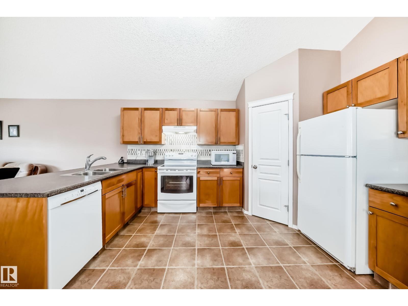 26 VAUGHN AV - 5