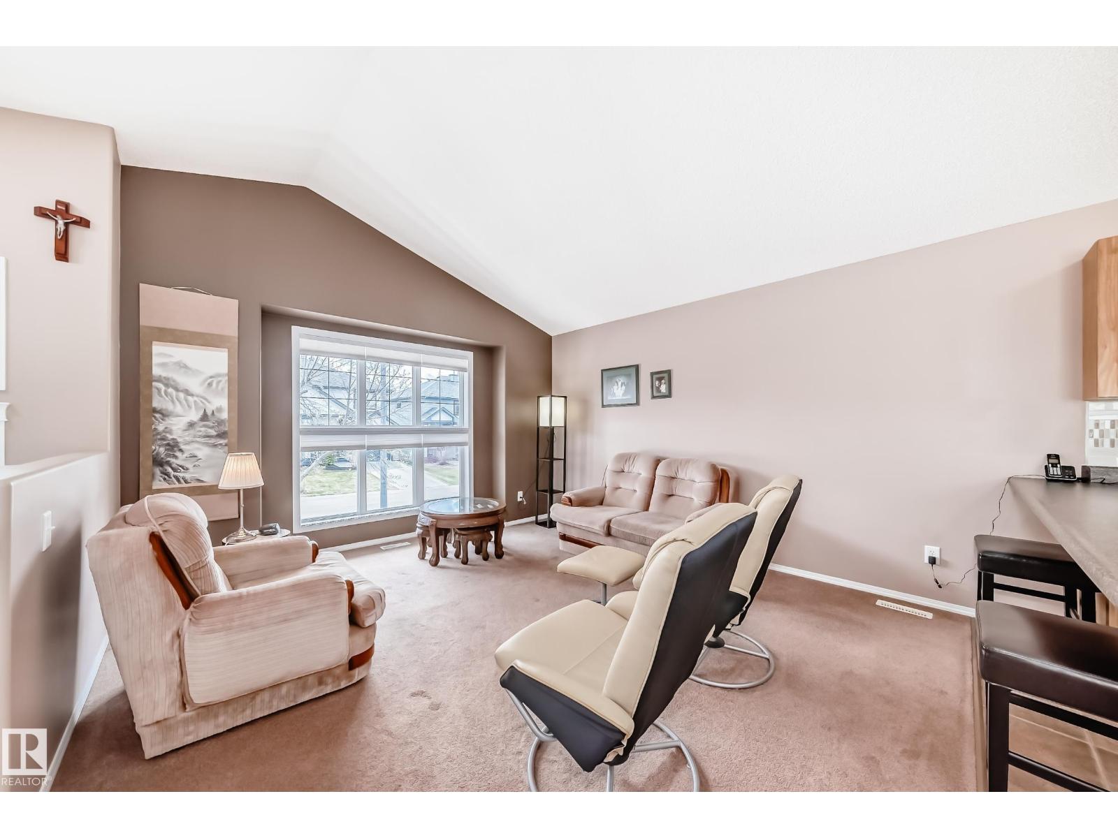26 VAUGHN AV - 9