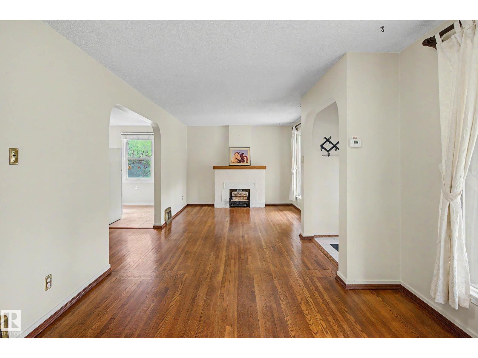 10523 137 ST NW - 14